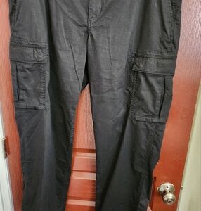 EUC George brand black 6-pocket cargo pants, size 40 men's/18-20 women's
